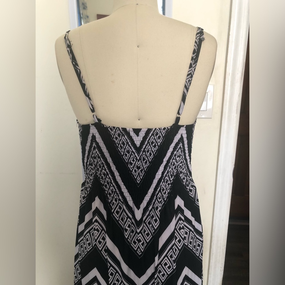 Dresses - Picture 4 of 4
